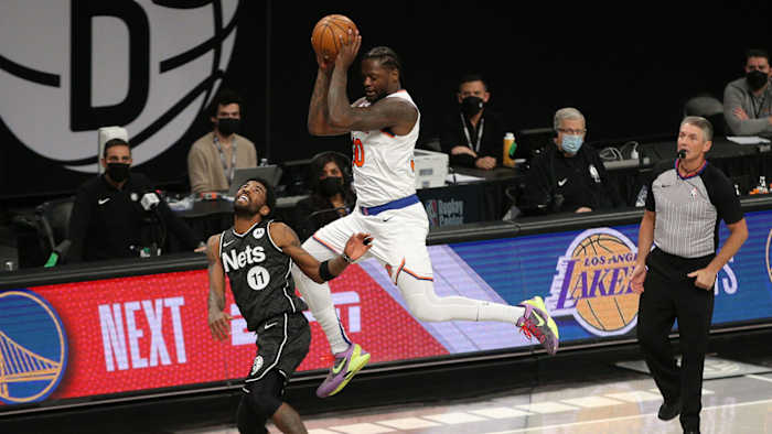 Knicks power forward Julius Randle travels